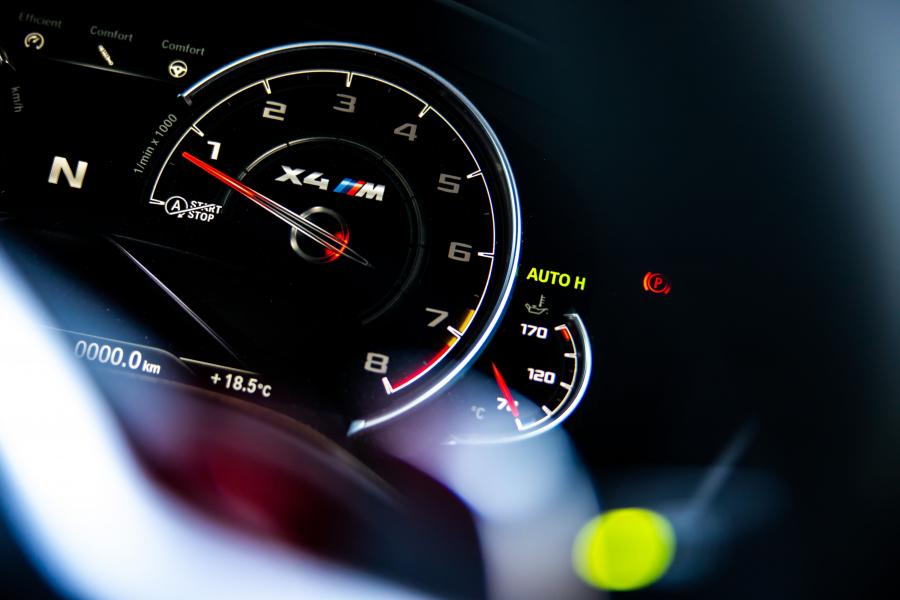 Панель приборов BMW X4 M Competition (F98) 2019 года  (AU) (фото 5 из 26)